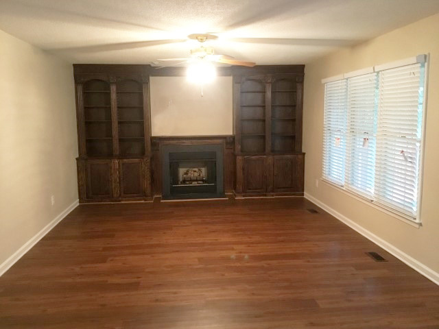Building Photo - 6400 Ivystone Dr
