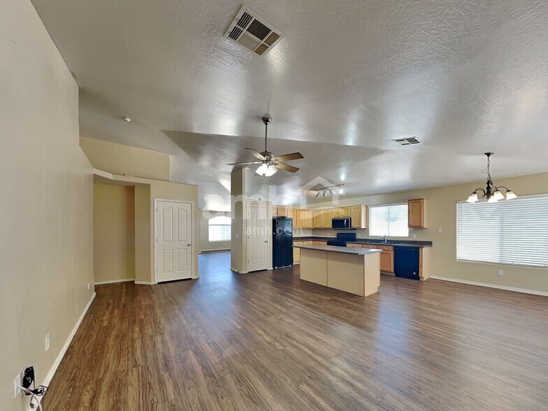 Building Photo - 3537 E Murrieta Rd