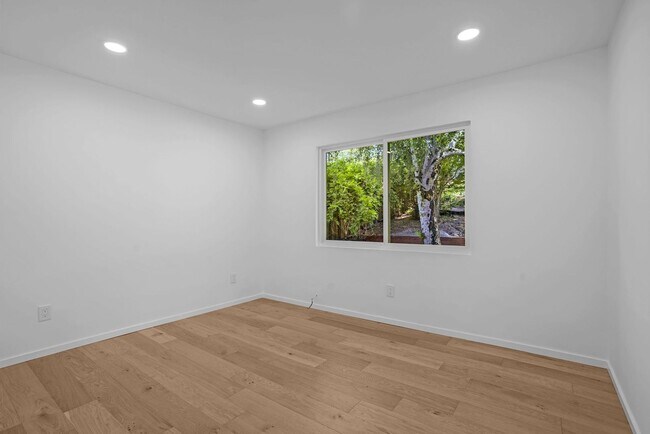 Building Photo - Fully Renovated Orinda Home for Rent, Avai...