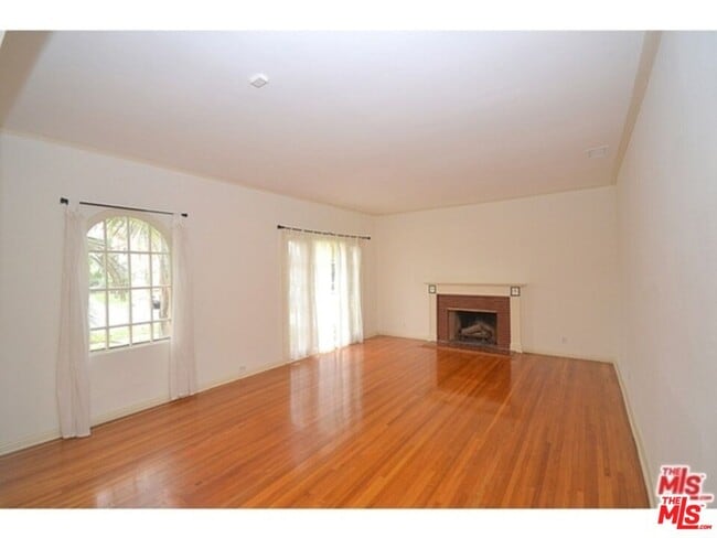 Building Photo - 429 S Orange Dr