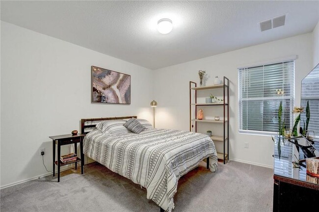 Building Photo - 15400 Summer Ray Dr