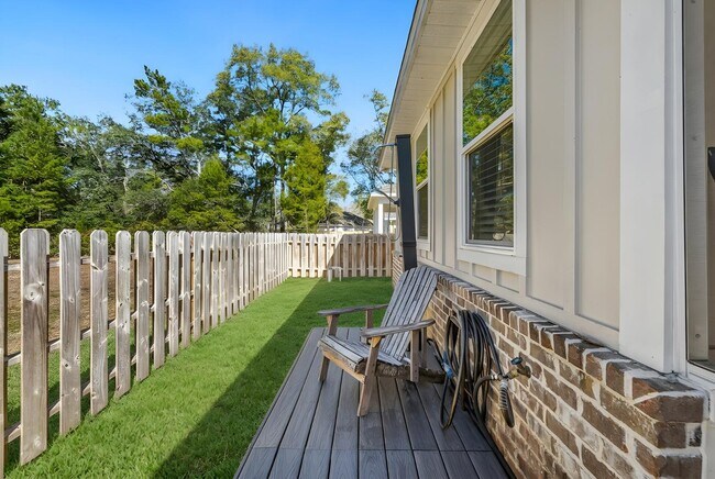 Building Photo - 246 Marsh Landing N