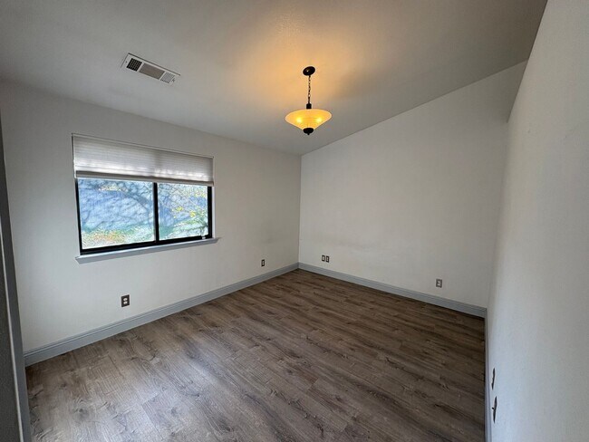 Building Photo - SE Visalia home coming soon!