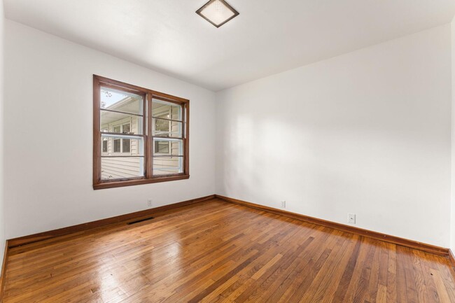Building Photo - 251 E 600 N