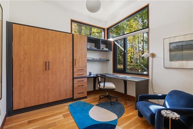 Building Photo - 515 Claire Dr NE