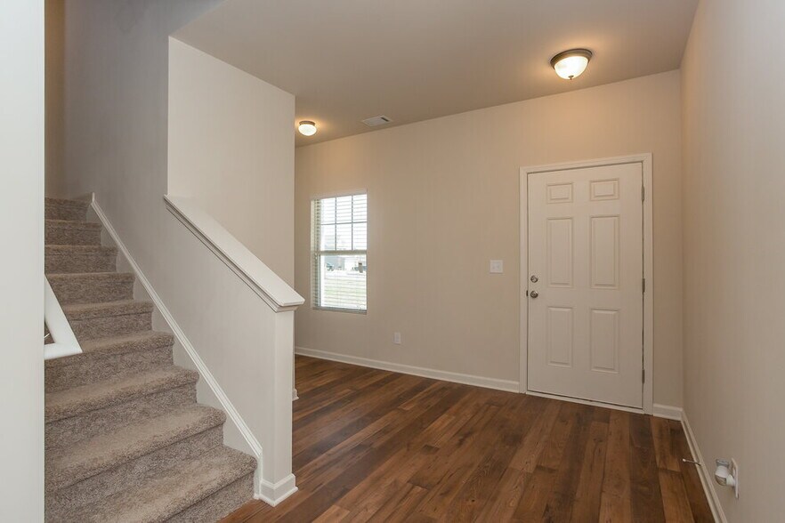 Building Photo - 3103 Avondale Dr SE