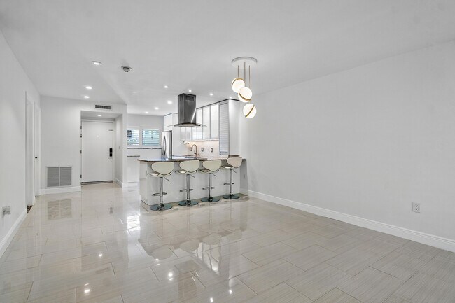 Building Photo - 3605 S Ocean Blvd