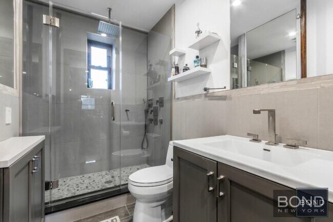 Building Photo - 2 bedroom in EAST ELMHURST NY 11370