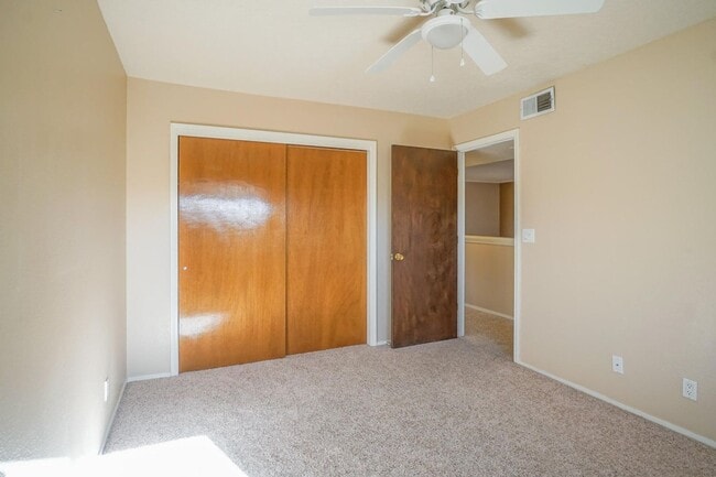 Building Photo - Amazing 3 bed 2 bath NE Heights Townhome