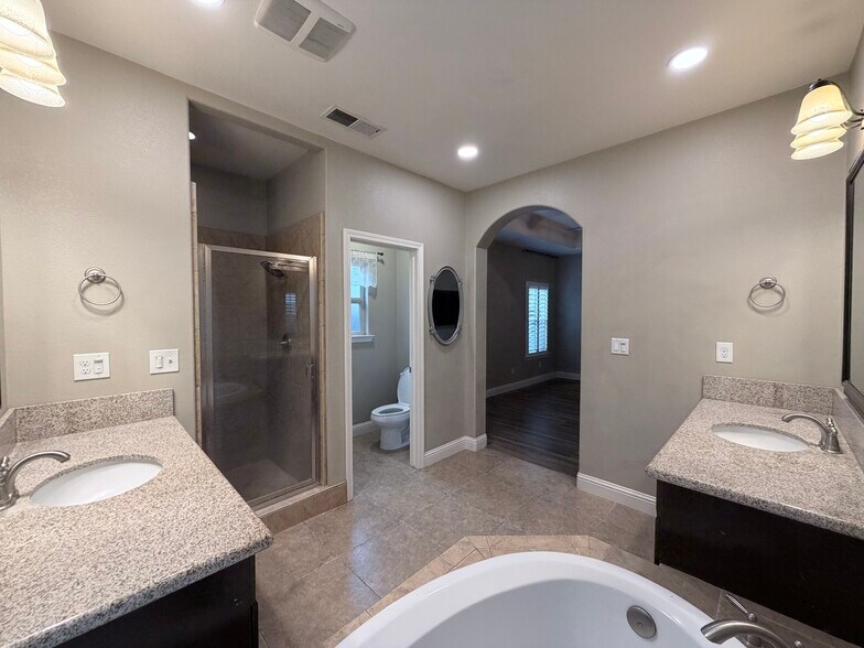 Master Bathroom - 533 St Julien Dr