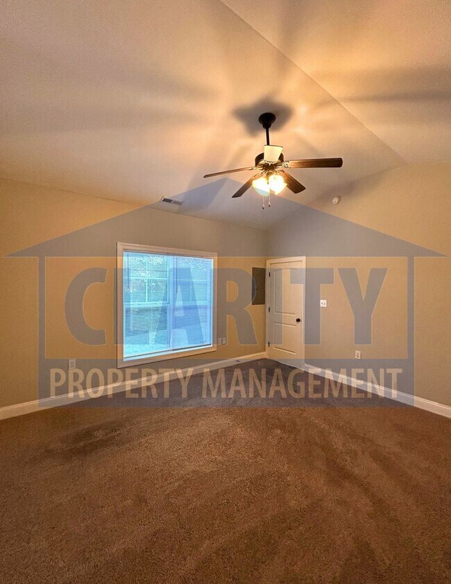 Building Photo - Single-level two bedroom townhome!