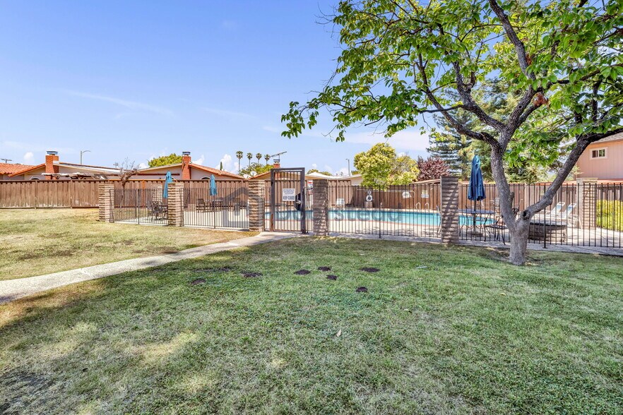 Building Photo - 5104 Westmont Ave