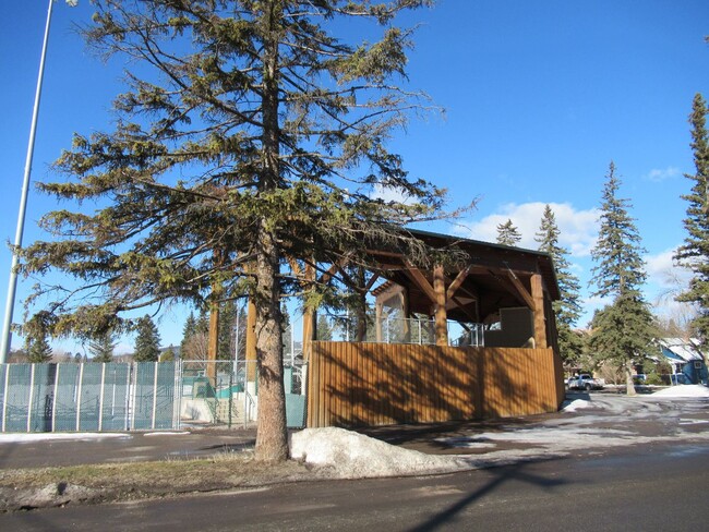 Building Photo - Downtown 2 bedroom duplex in Whitefish