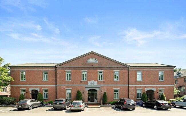 Building Photo - 475 Arsenal St