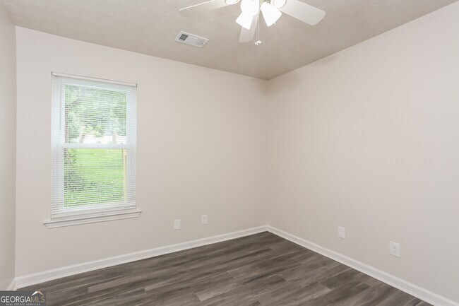 Building Photo - 5985 Green Meadow Way