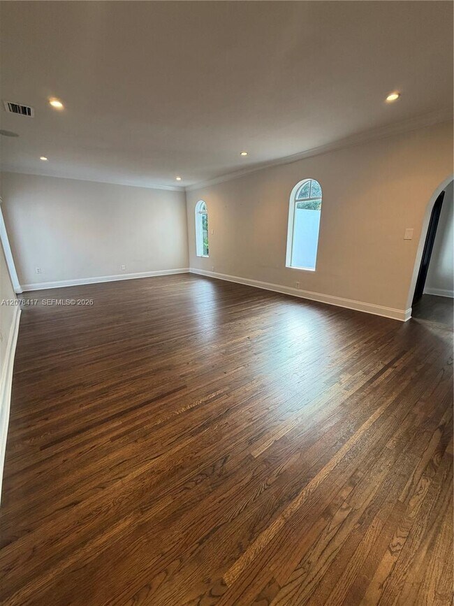 Building Photo - 4943 Riviera Dr