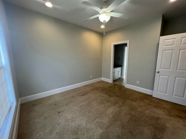 Building Photo - 2105 Harborview Dr