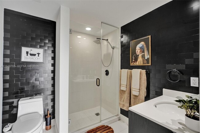 Building Photo - 121 NE 34th St