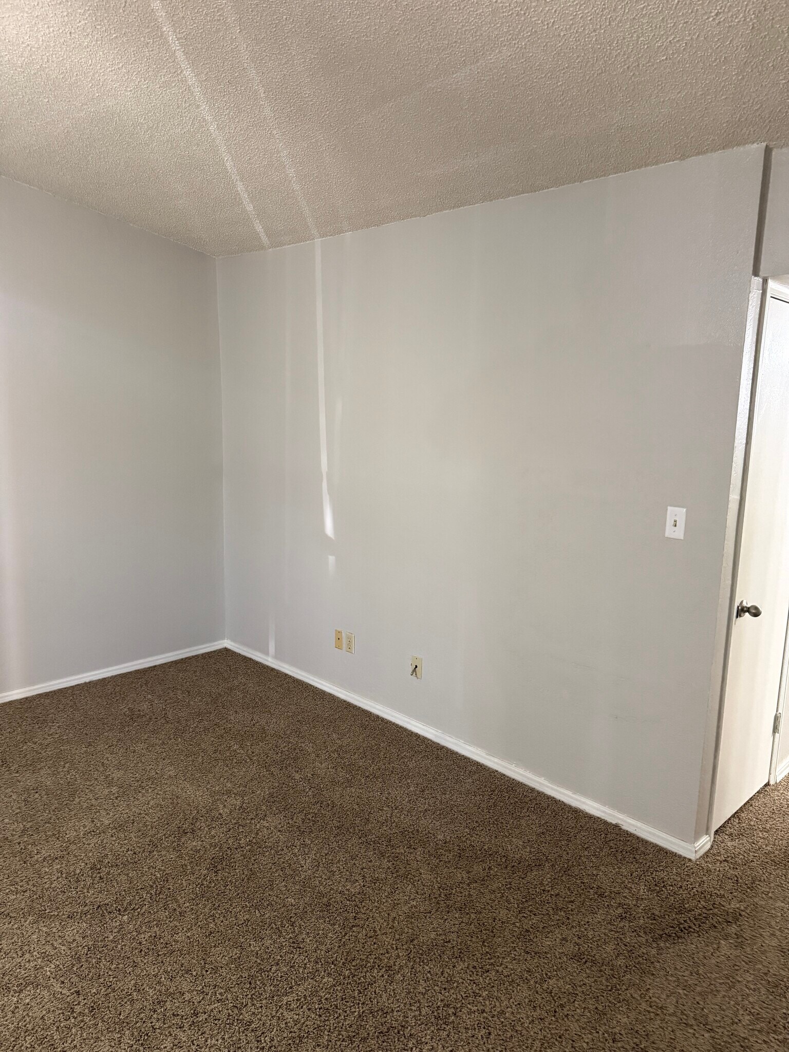 Building Photo - 826 Hardy Springs Cir