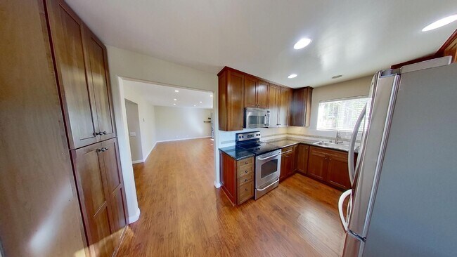 Building Photo - 3914 Via Lucero
