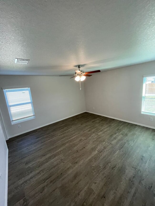 Building Photo - NO HIDDEN FEES! Three Bedroom | Two Bath Home in Legend Pond