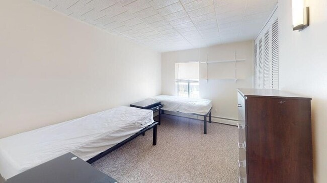 Building Photo - 912 S Forest Ave