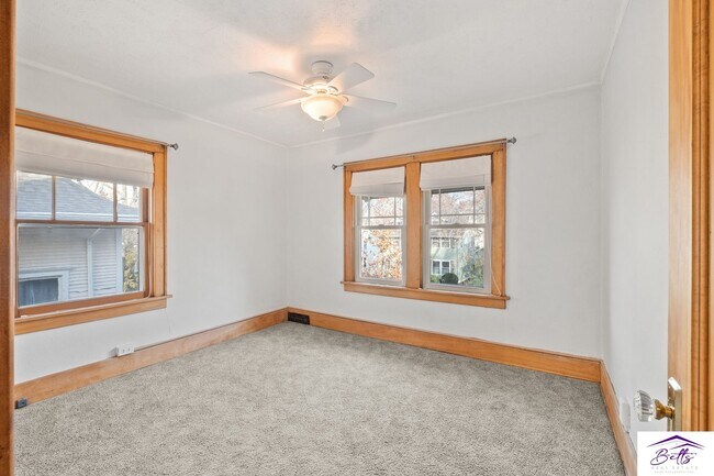 Building Photo - 350 N 41st St