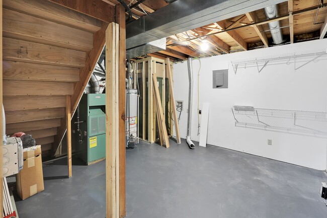 Building Photo - 3+ Bedroom Home in Quiet Neighborhood