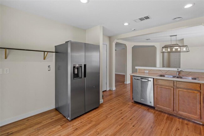 Building Photo - 9004 Berryline Cove