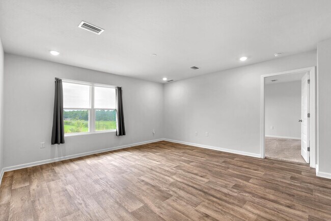 Building Photo - 5631 Guinevere Ln