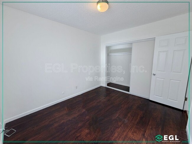 Building Photo - 126 Jullien St