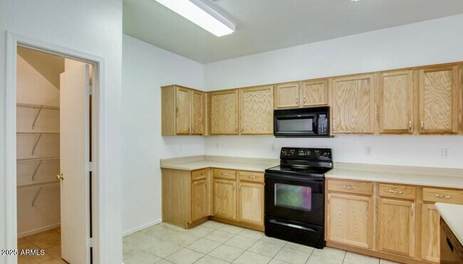 Building Photo - 388 E Palomino Way