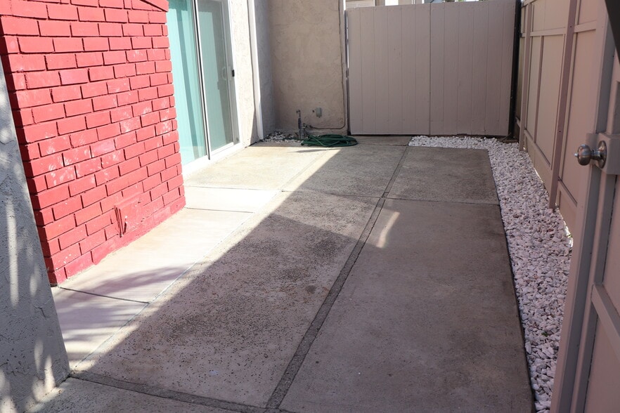 Building Photo - 6104 Costello Ave