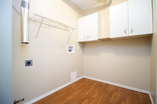 Building Photo - 2038 Airline Ave