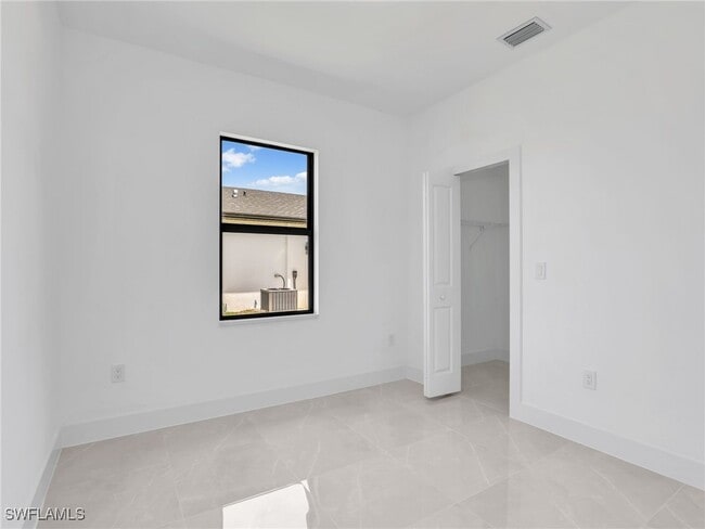 Building Photo - 2811 Cerito Ave N