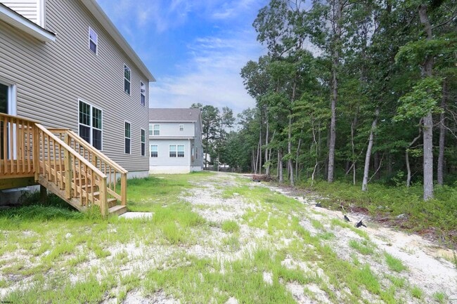 Building Photo - 438A Redwood Ave