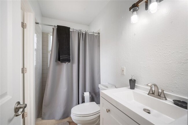 Building Photo - 6217 Flamingo Dr