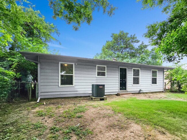 Building Photo - Coming Soon! 3 BR/1.5BA | Newly Renovated Single Family Home | 1-Car Covered Parking | Gated back...