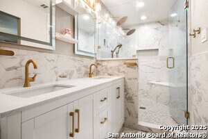 Building Photo - 229 Doeskin Dr