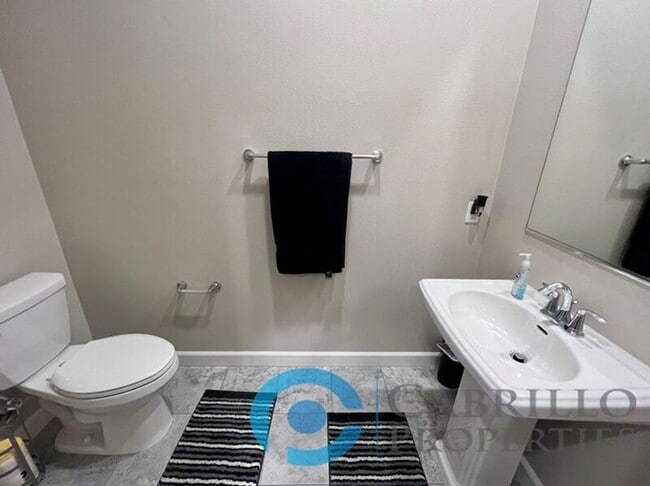 Building Photo - 1840 Mint Ter