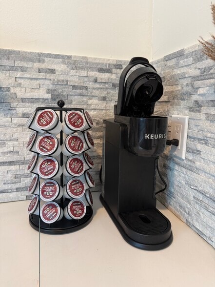 Building Photo - 7115 Somerset Blvd