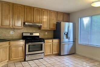 Building Photo - 81 Park Gate Dr