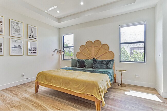 Building Photo - 436 Monroe Dr