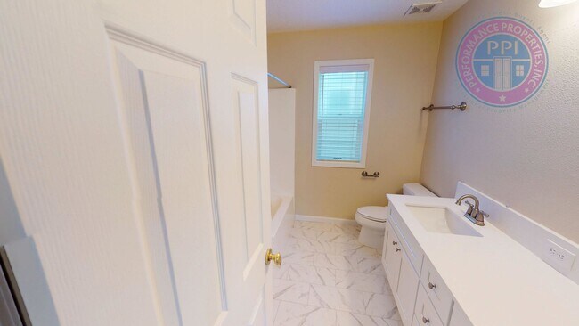 Building Photo - Bethany - Desirable Kaiser Woods / Beautif...