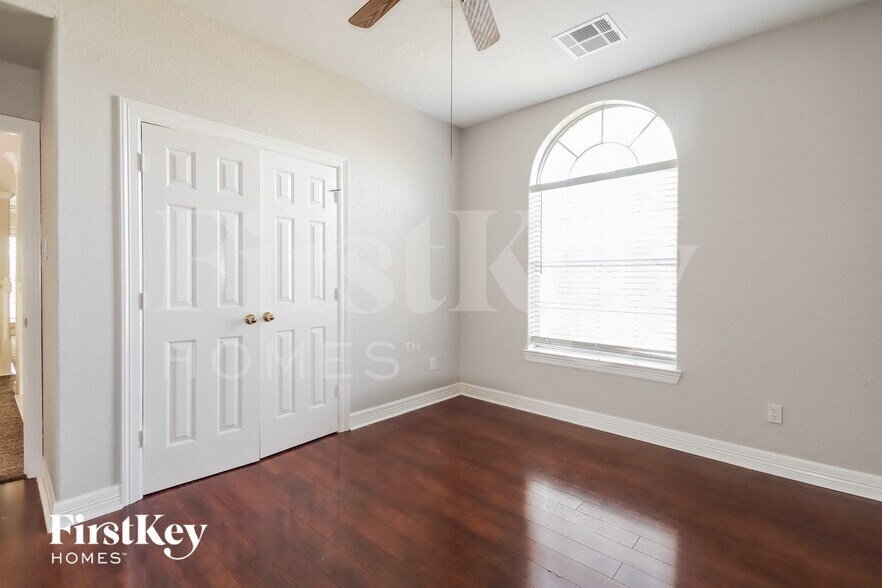 Building Photo - 3527 Bayou Forest Dr