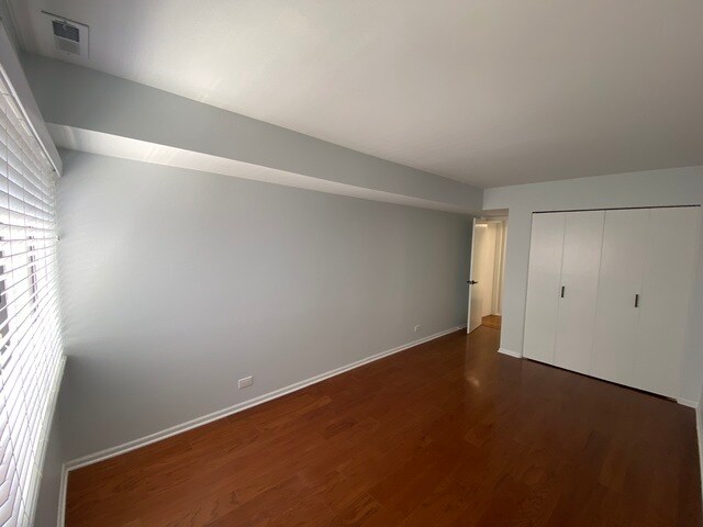 Building Photo - 1455 W Fullerton Ave