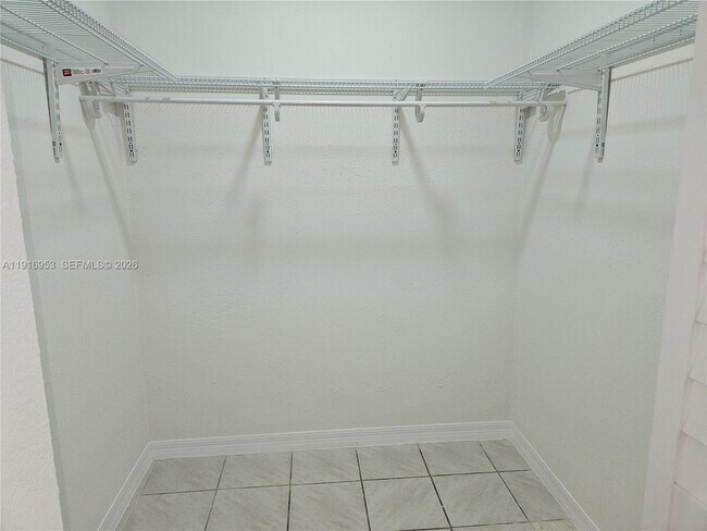 Building Photo - 311 W Park Dr