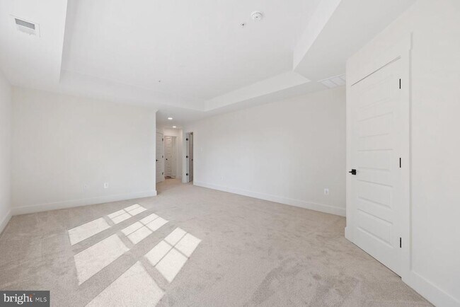 Building Photo - 1490 Thurston Rd