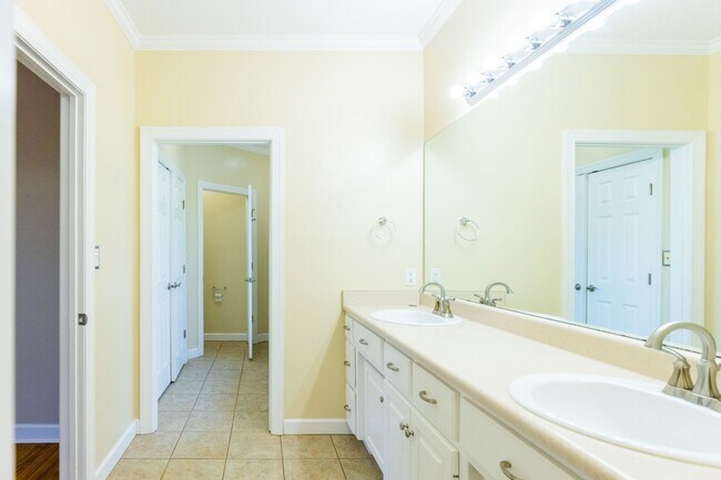Building Photo - 4004 Grey Oak Dr