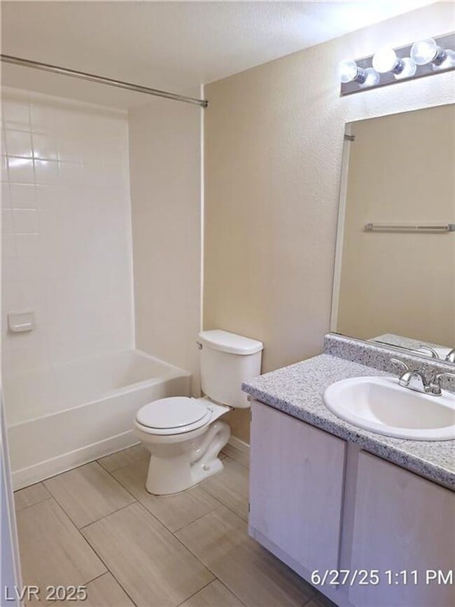 Building Photo - Well-Designed Silverado Ranch Condo | Spli...